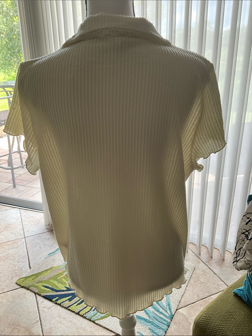 LAURA ASHLEY TOP - Picture 3 of 3